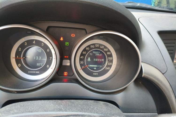 Used Bestune X80 2015 2.0L automatic luxury version Odometer Close Up