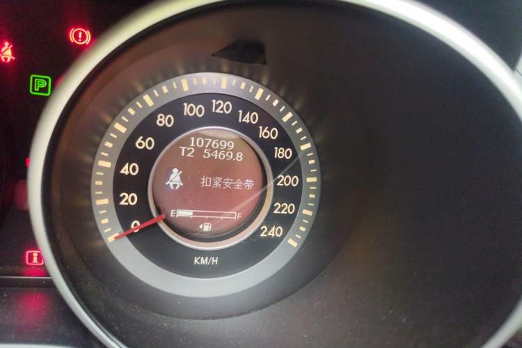 Used Bestune X80 2015 2.0L automatic luxury version Odometer Close Up