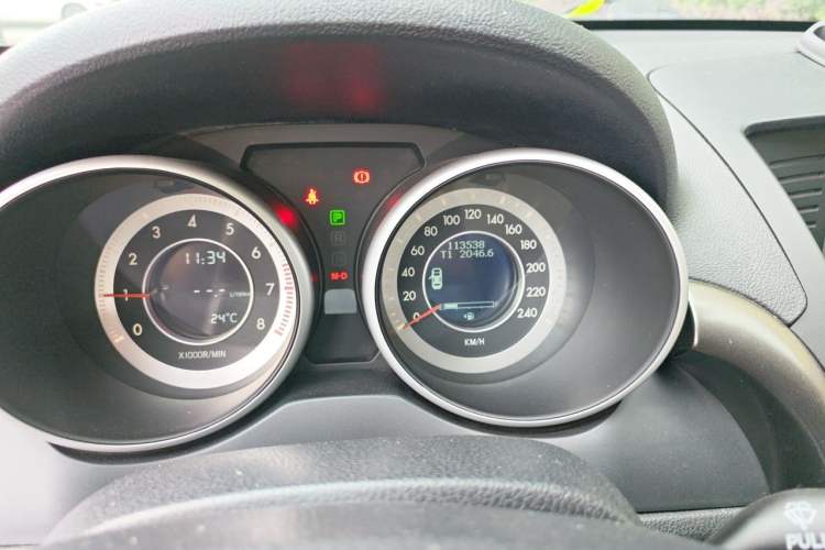 Used Bestune X80 2015 2.0L automatic luxury version Odometer Close Up