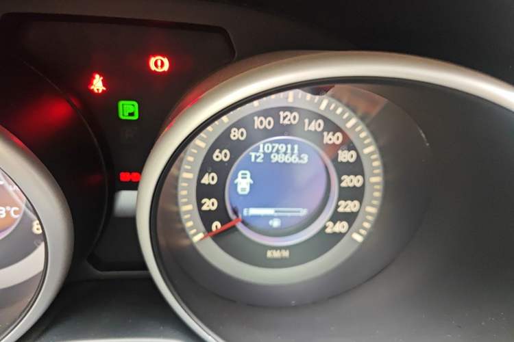 Used Bestune X80 2015 1.8T Automatic Luxury Model Odometer Close Up