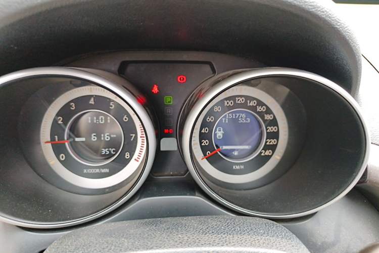 Used Bestune X80 2015 2.0L Automatic Comfort Anniversary Edition Odometer Close Up