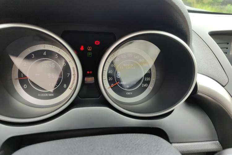 Used Bestune X80 2015 2.0L automatic luxury version Odometer Close Up