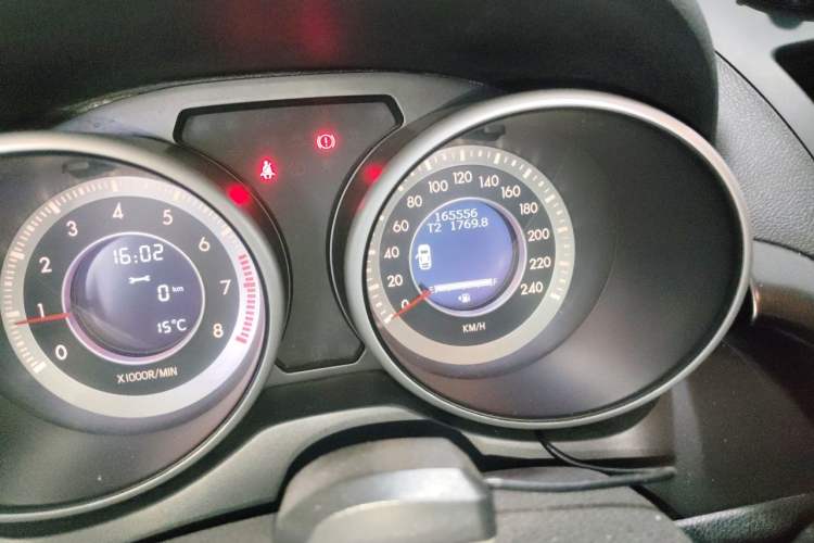Used Bestune X80 2015 2.0L Manual Luxury Edition Odometer Close Up