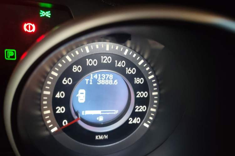 Used Bestune X80 2015 2.0L automatic luxury version Odometer Close Up