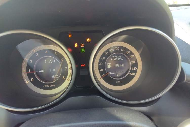 Used Bestune X80 2015 2.0L automatic luxury version Odometer Close Up