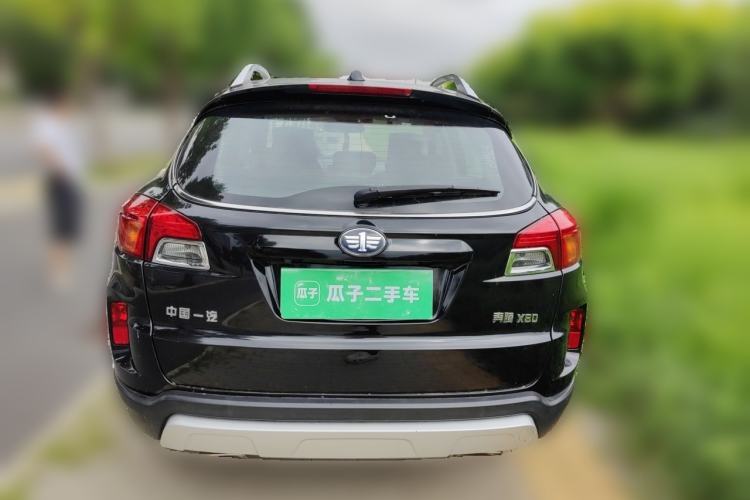 Used Bestune X80 2015 2.0L automatic luxury version Rear