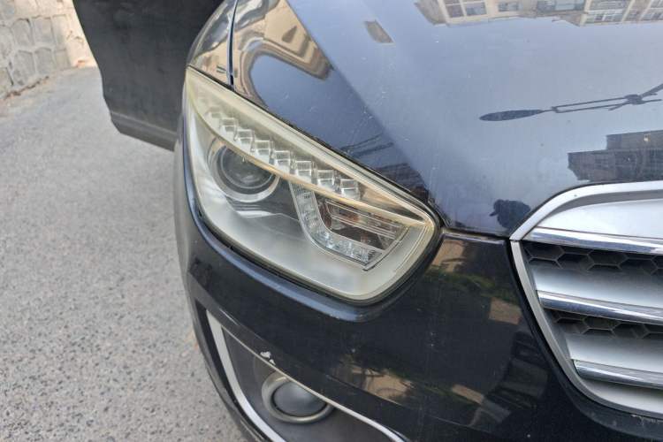 Used Bestune X80 2015 2.0L Automatic Comfort Anniversary Edition Right Front Headlight