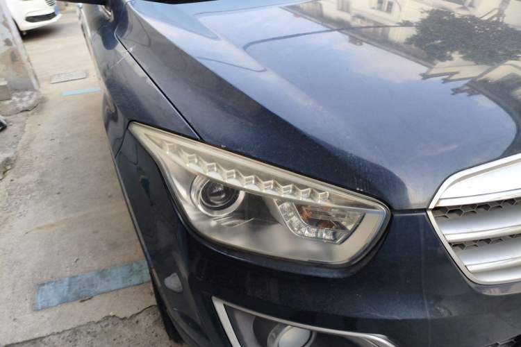 Used Bestune X80 2015 2.0L automatic luxury version Right Front Headlight