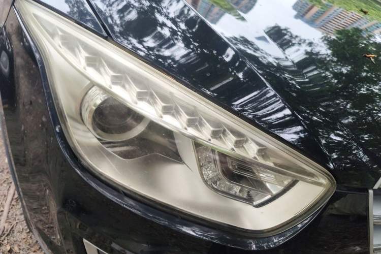 Used Bestune X80 2015 2.0L automatic luxury version Right Front Headlight