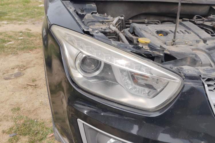 Used Bestune X80 2015 2.0L Automatic Comfort Anniversary Edition Right Front Headlight