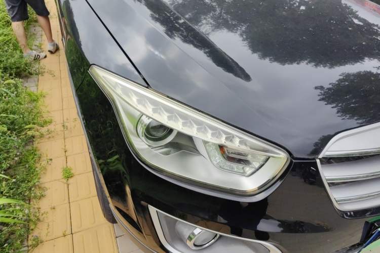 Used Bestune X80 2015 2.0L automatic luxury version Right Front Headlight