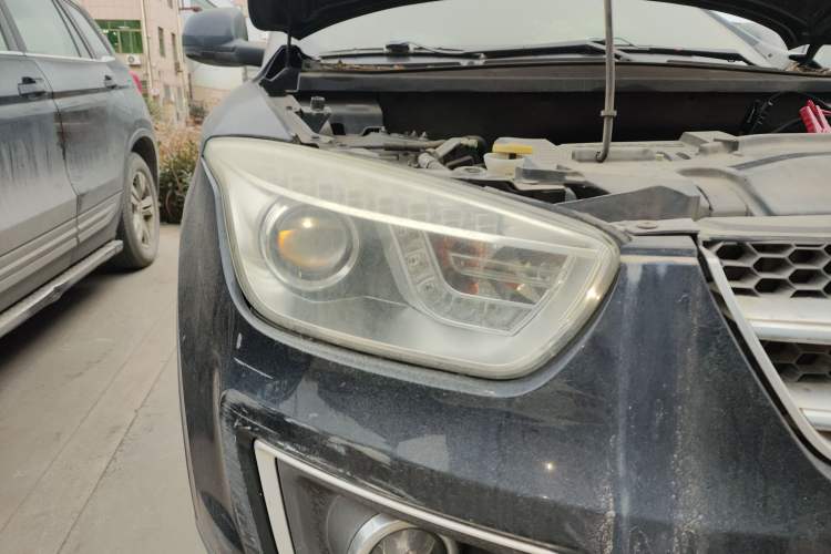 Used Bestune X80 2015 2.0L Automatic Comfort Anniversary Edition Right Front Headlight