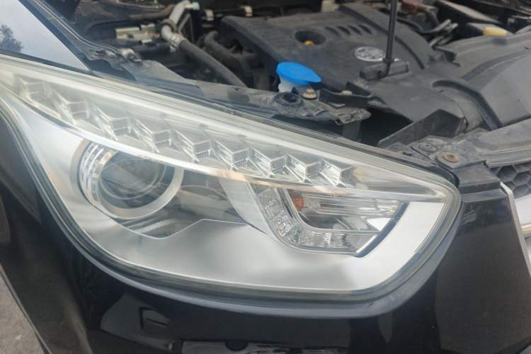 Used Bestune X80 2015 2.0L Automatic Comfort Anniversary Edition Right Front Headlight