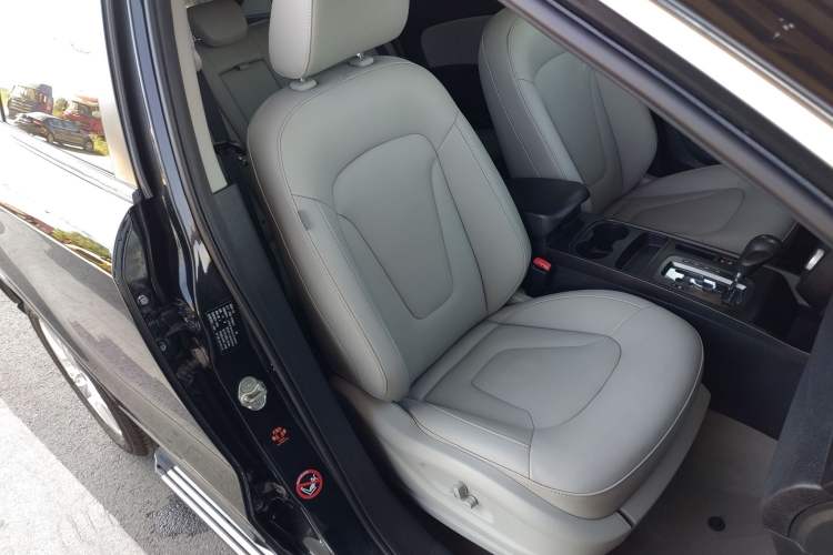 Used Bestune X80 2015 2.0L automatic luxury version Right Front Seat