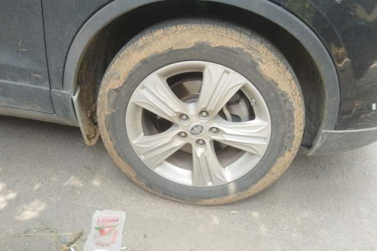 Used Bestune X80 2015 1.8T Automatic Luxury Model Right Front Wheel Hub