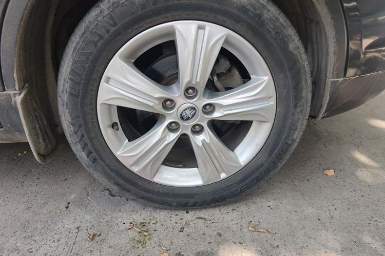 Used Bestune X80 2015 2.0L automatic comfort version Right Front Wheel Hub