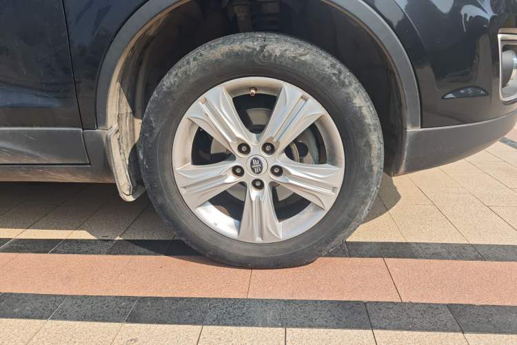 Used Bestune X80 2015 2.0L automatic comfort version Right Front Wheel Hub