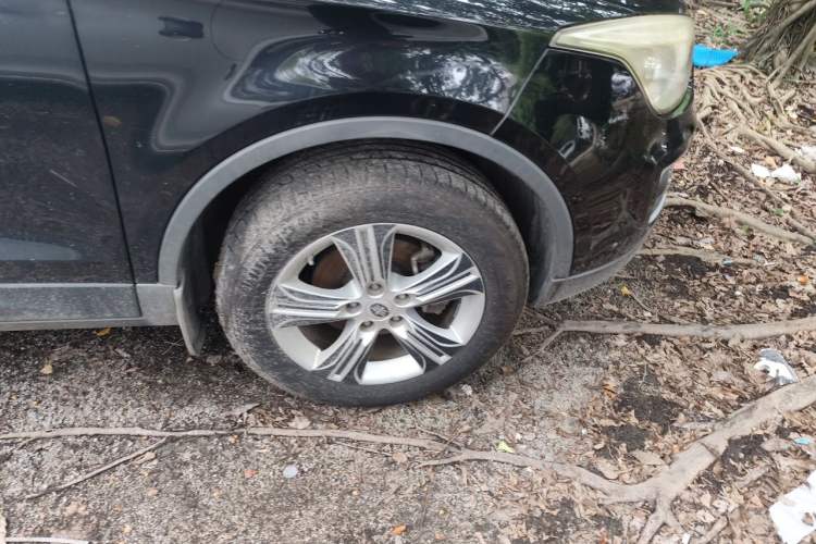 Used Bestune X80 2015 2.0L automatic luxury version Right Front Wheel Hub