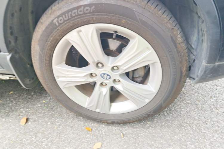 Used Bestune X80 2015 2.0L automatic luxury version Right Front Wheel Hub