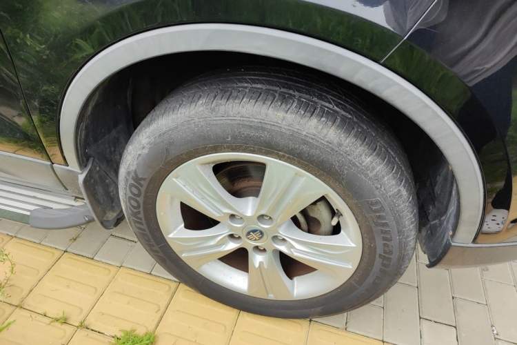 Used Bestune X80 2015 2.0L automatic luxury version Right Front Wheel Hub
