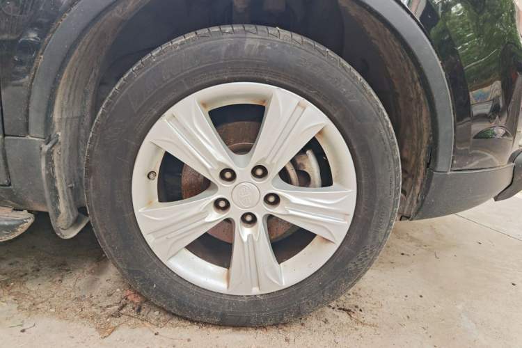 Used Bestune X80 2015 2.0L Manual Luxury Edition Right Front Wheel Hub