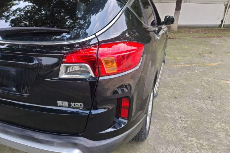 Used Bestune X80 2015 1.8T Automatic Luxury Model Right Rear Taillight