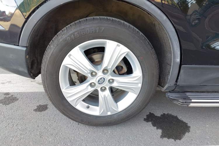 Used Bestune X80 2015 2.0L automatic luxury version Right Rear Wheel Hub