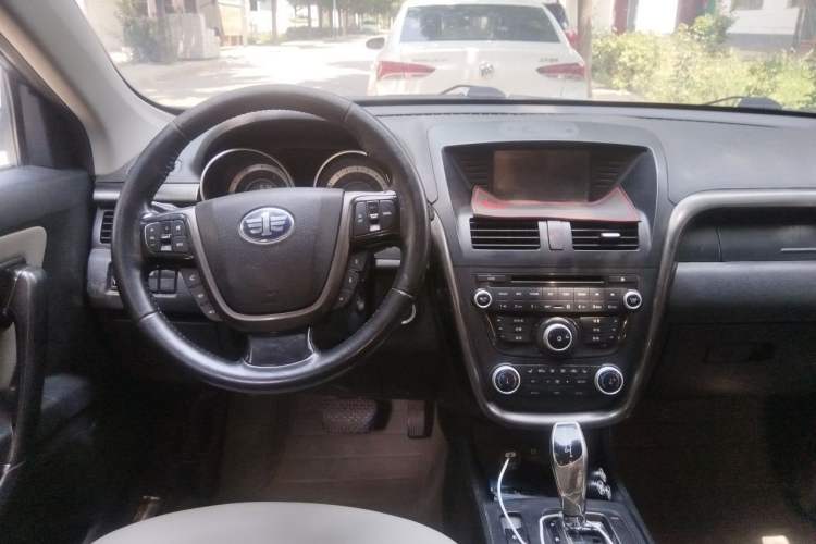 Used Bestune X80 2015 1.8T Automatic Luxury Model Steering Wheel