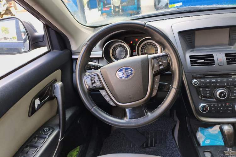 Used Bestune X80 2015 2.0L automatic luxury version Steering Wheel
