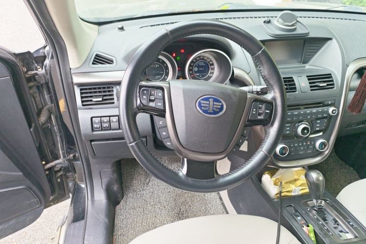 Used Bestune X80 2015 2.0L automatic luxury version Steering Wheel