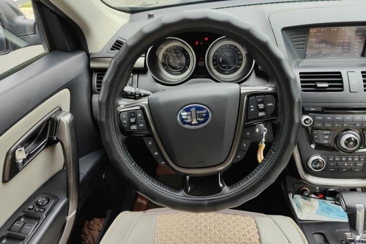 Used Bestune X80 2015 2.0L automatic luxury version Steering Wheel