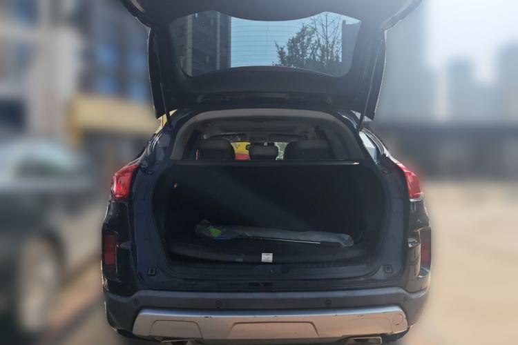 Used Bestune X80 2015 2.0L automatic comfort version Trunk