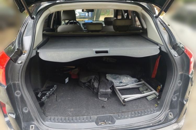 Used Bestune X80 2015 2.0L automatic luxury version Trunk