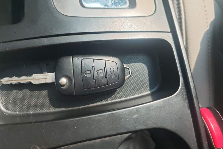 Used Bestune X80 2015 2.0L automatic comfort version Vehicle Key
