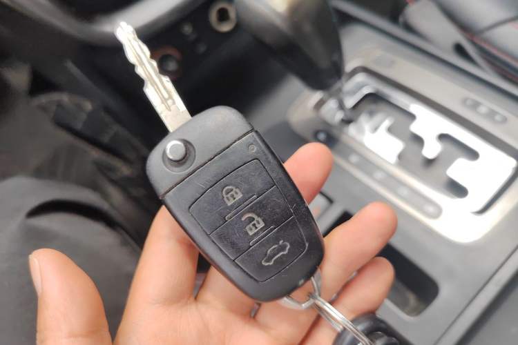Used Bestune X80 2015 2.0L Automatic Comfort Anniversary Edition Vehicle Key