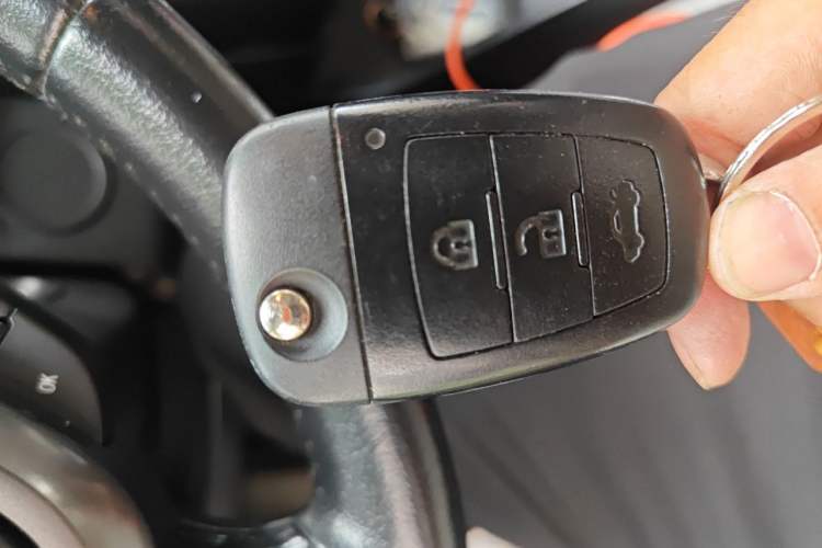 Used Bestune X80 2015 1.8T Automatic Luxury Model Vehicle Key