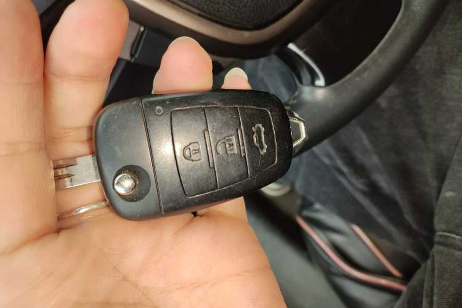 Used Bestune X80 2015 2.0L Automatic Comfort Anniversary Edition Vehicle Key