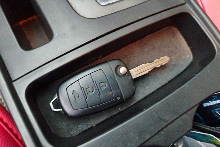 Used Bestune X80 2015 2.0L Automatic Comfort Anniversary Edition Vehicle Key