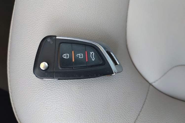 Used Bestune X80 2015 2.0L automatic luxury version Vehicle Key