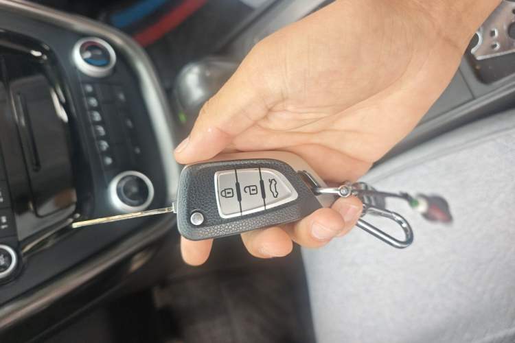 Used Bestune X80 2015 2.0L Automatic Comfort Anniversary Edition Vehicle Key