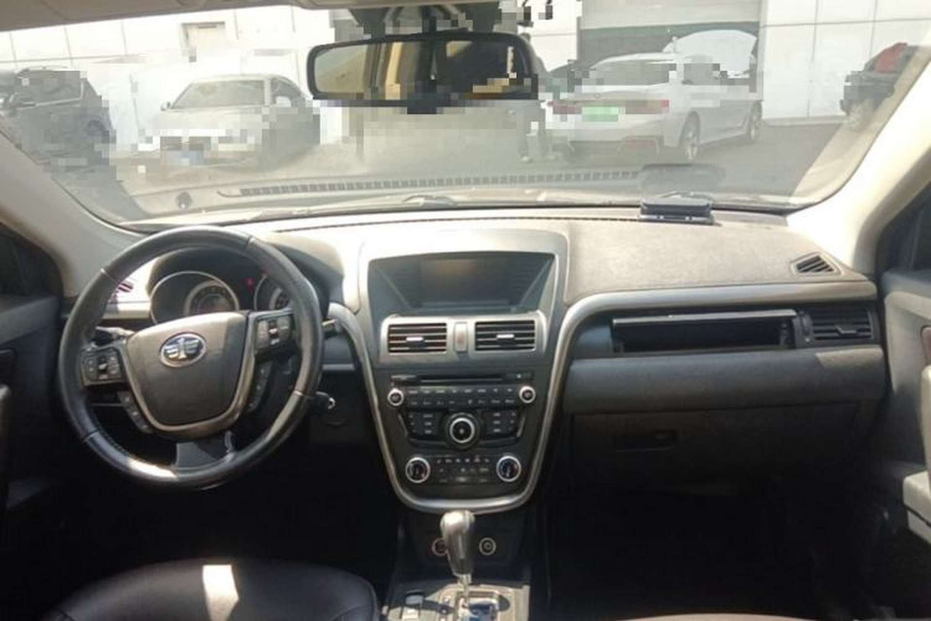 Used Bestune X80 2015 2.0L automatic luxury version Center Console
