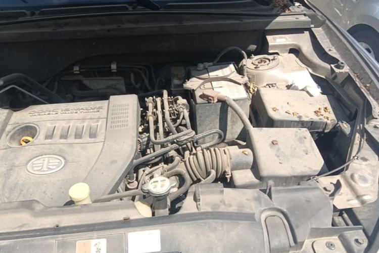 Used Bestune X80 2015 2.0L automatic luxury version Engine Bay Left