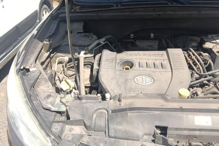 Used Bestune X80 2015 2.0L automatic luxury version Engine Bay Right