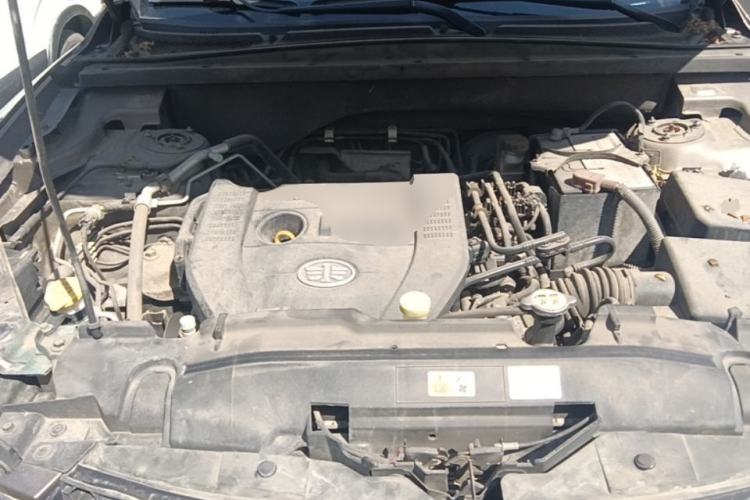 Used Bestune X80 2015 2.0L automatic luxury version Engine Bay