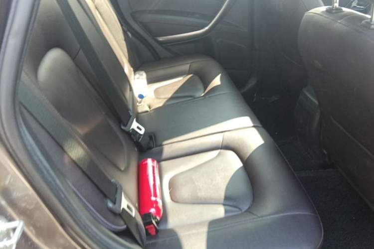 Used Bestune X80 2015 2.0L automatic luxury version Left Rear Seat