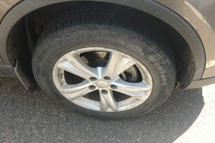 Used Bestune X80 2015 2.0L automatic luxury version Right Front Wheel Hub