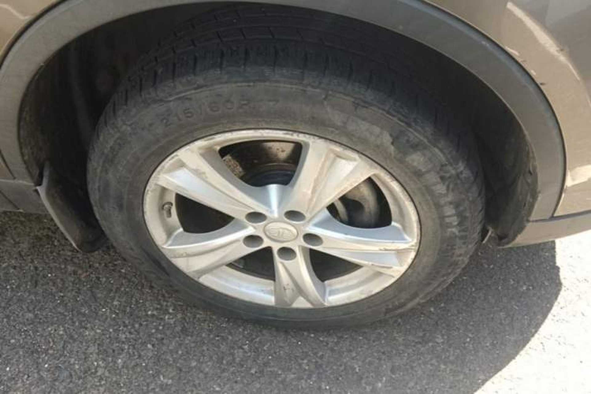 Used Bestune X80 2015 2.0L automatic luxury version Right Front Wheel Hub