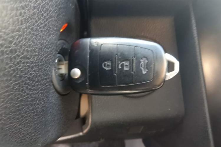 Used Bestune X80 2015 2.0L automatic luxury version Vehicle Key