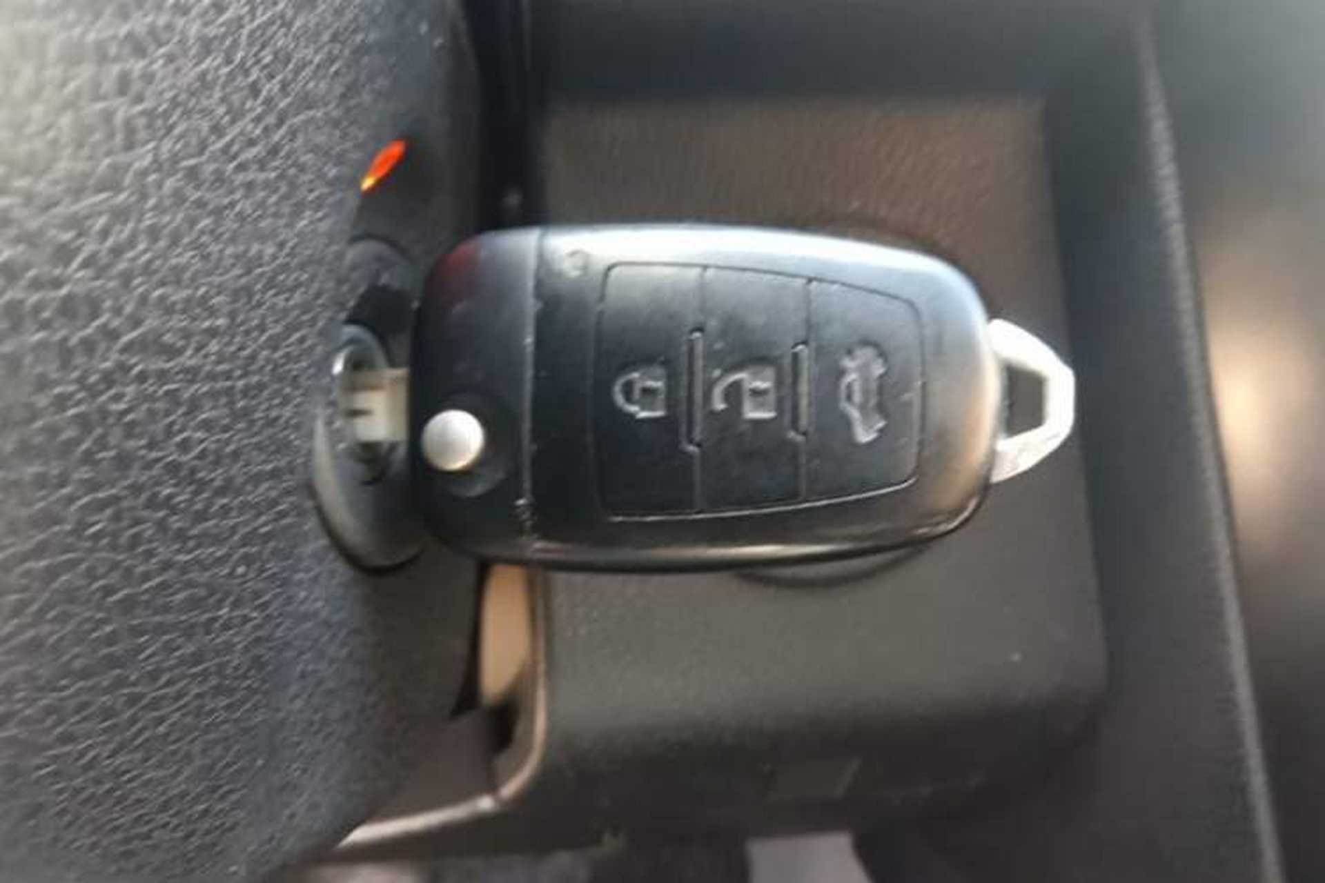 Used Bestune X80 2015 2.0L automatic luxury version Vehicle Key