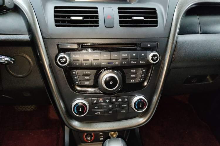 Used Bestune X80 2015 1.8T Automatic Luxury Model Audio And AC Panel